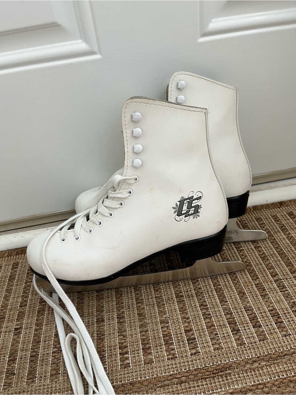 CCM Pirouette White Figure Ice Skates women’s size 7